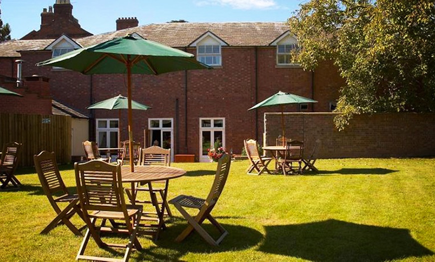 Image 6: Warwickshire: 1- or 2-Night Break with Breakfast