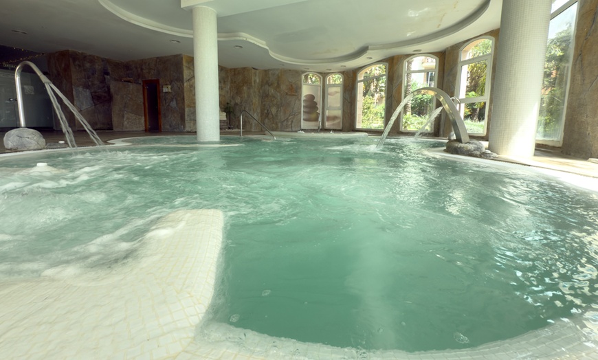 Image 3: Circuito termal para 2, masaje oriental y opción a mascarilla corporal 