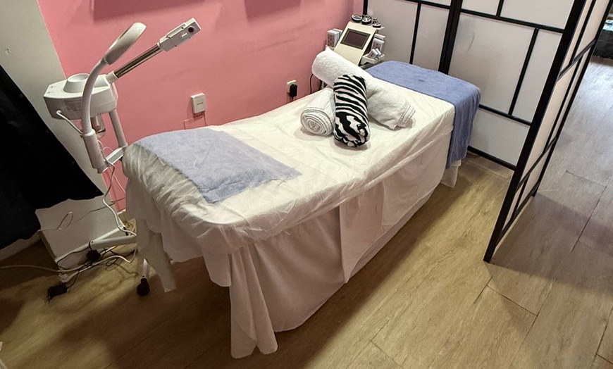 Image 2: Tratamiento reductor con cavitación, presoterapia y maderoterapia