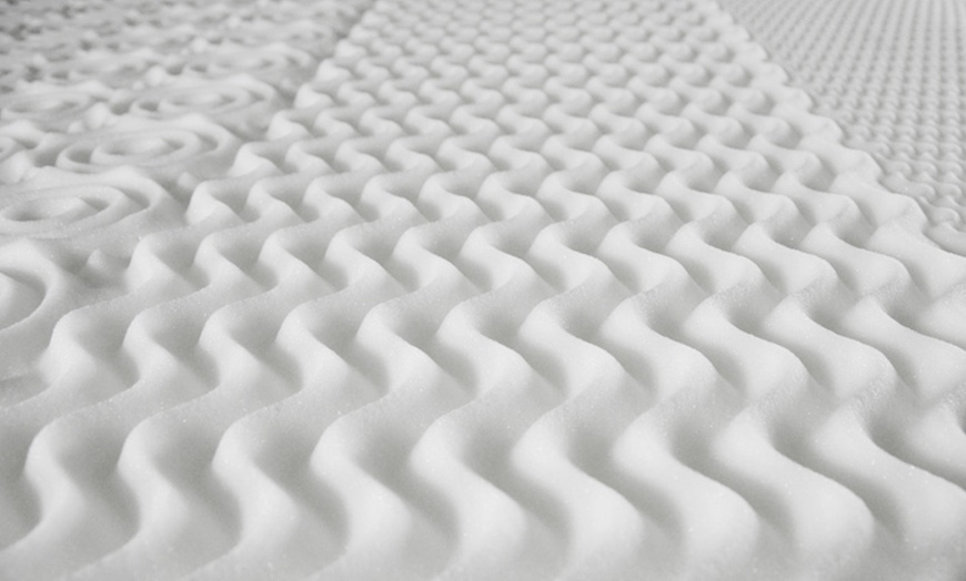 Image 3: Surmatelas mémoire de forme 5 zones de confort, fabrication française