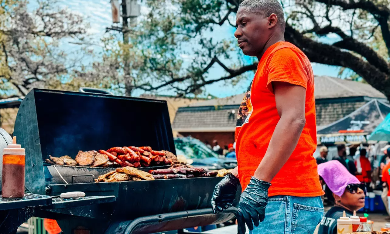 Dive Into Fun: Second Line Tour and Music Experience