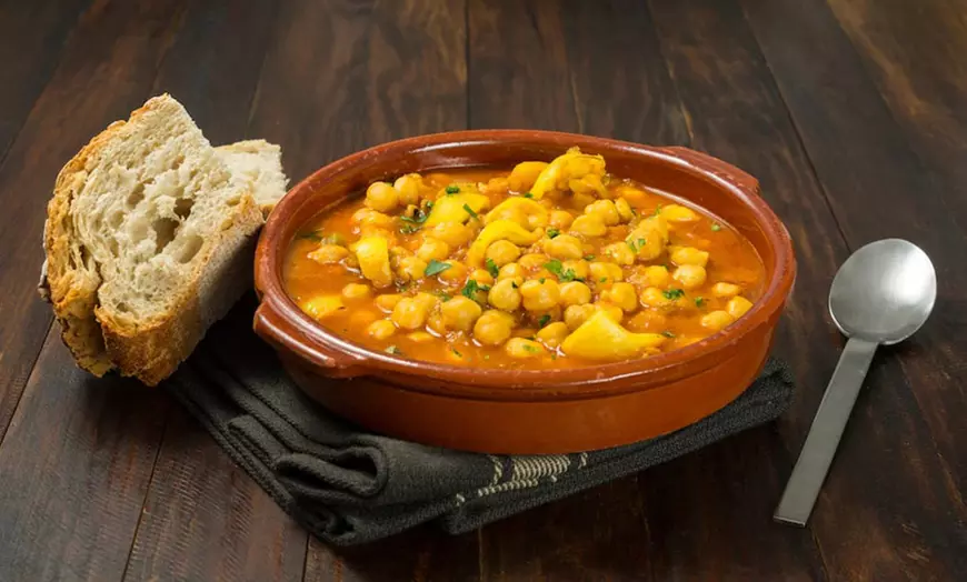 Image 2: Menú canario para 2 o 4 personas con entrantes, postre y bebida