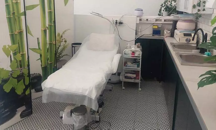 Image 2: Zabiegi na twarz i ciało: wodorowe oczyszczanie twarzy i presoterapia