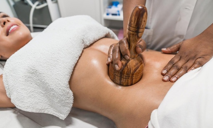 Image 4: Masaje relajante o drenaje linfático con maderoterapia para 1 persona