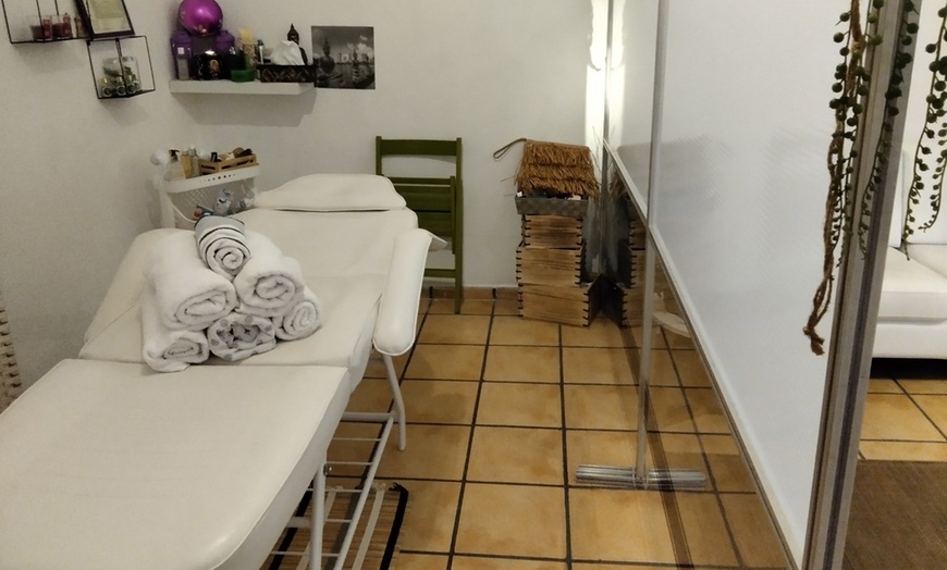 Image 2: Micropigmentación eyeliner y shading o microblading y diseño de cejas 