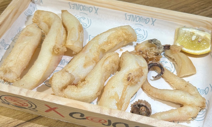 Image 3: Menú andaluz con entrantes, principales y bebidas