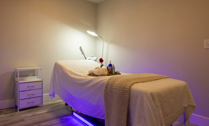 Image 14: Full Set Classic LED Lashes Or Natural Eyelash Extensions w/Cat & More