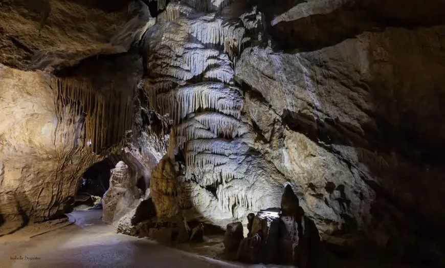 Image 4: Toegang voor volwassenen of kinderen tot de Grotten van Remouchamps