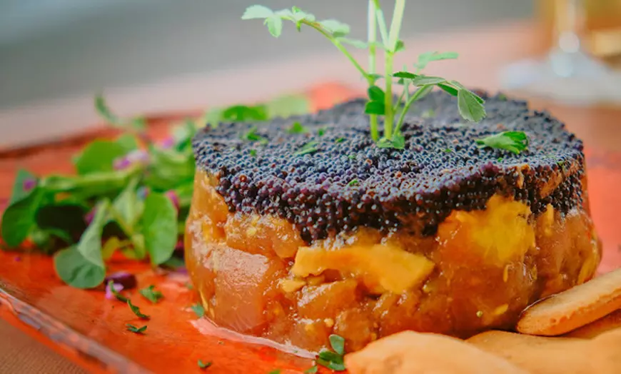 Image 11: Menú Mediterráneo para 2 con entrante, principales, postres y bebidas
