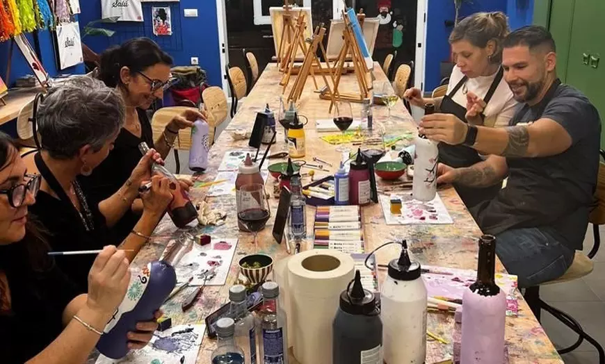 Image 6: Taller de pintura de 2 h con picoteo y vino ilimitado para 1 o 2 pax.