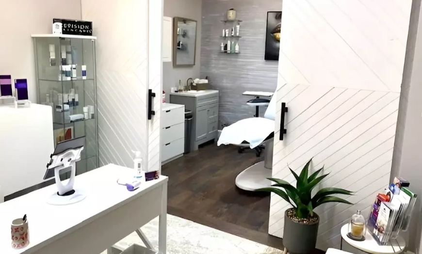 Image 2: Enhance Your Beauty: 20 Units of Botox with Optional Lip Flip