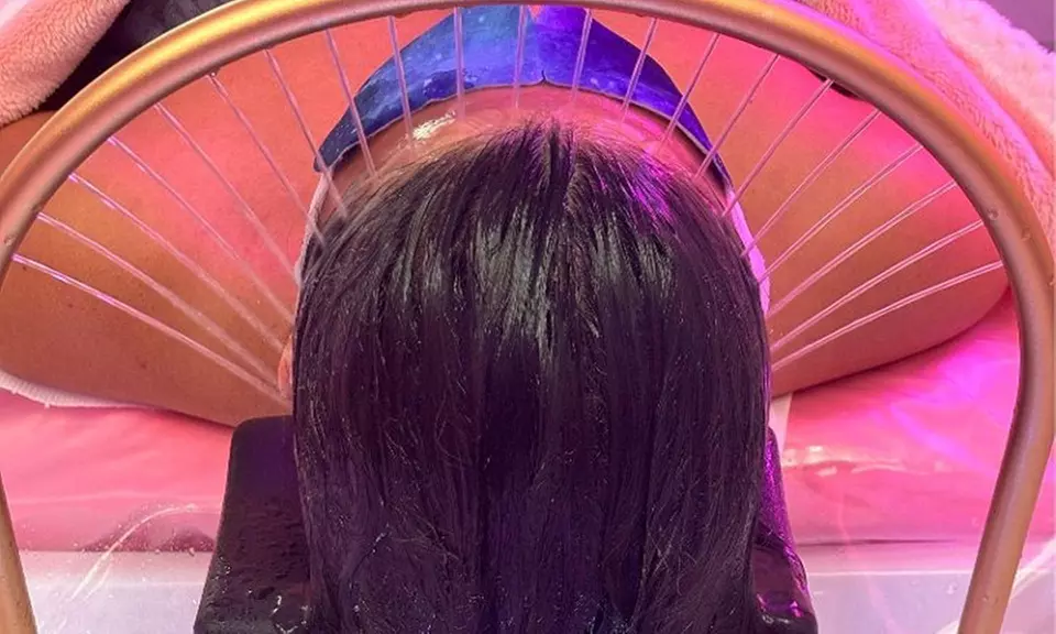 Head spa japonés con masaje capilar, tratamiento LED y más opciones