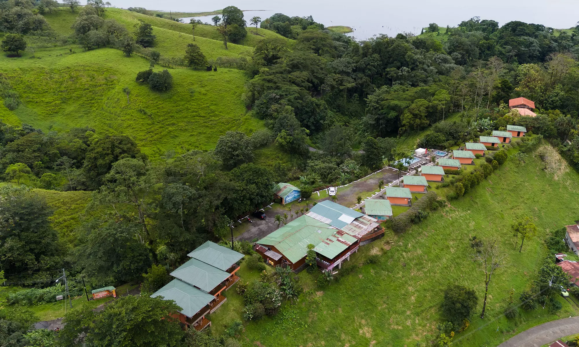 ✈ 4-Night Costa Rica Getaway: Chateau Arenal w/ Air & Hotels