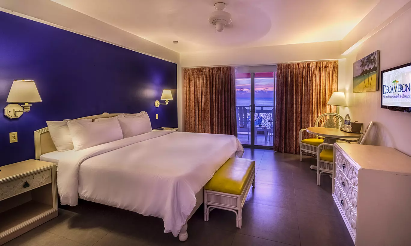 ✈ 3-Night All-Inclusive Grand Decameron Montego Beach Vacation w/Air