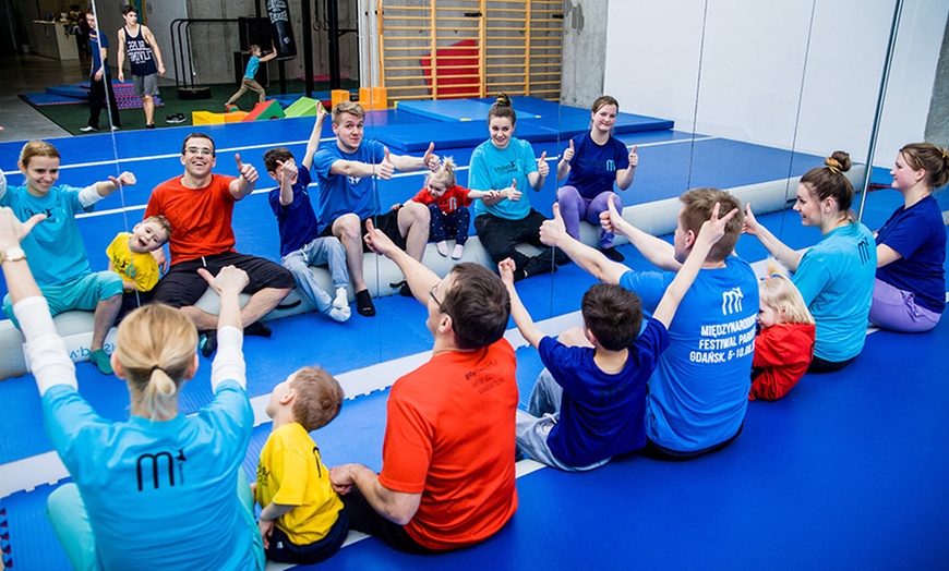 Image 6: Wejście na trampoliny, parkour i więcej
