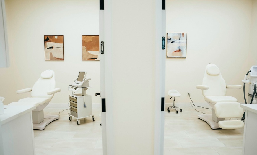 Image 2: One Syringe of Revanesse Versa for Lips or Face at Milan Medical
