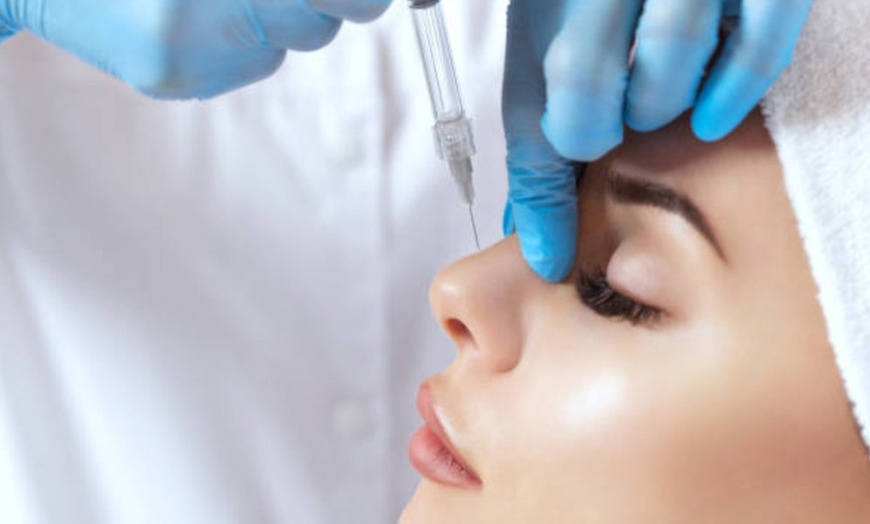 Image 3: Regeneración facial con bioestimulación, silicio o silicio y vitaminas