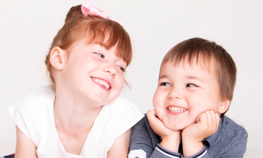 Image 11: Sibling Photoshoot With 8'' x 6'' Print at Barrett & Coe