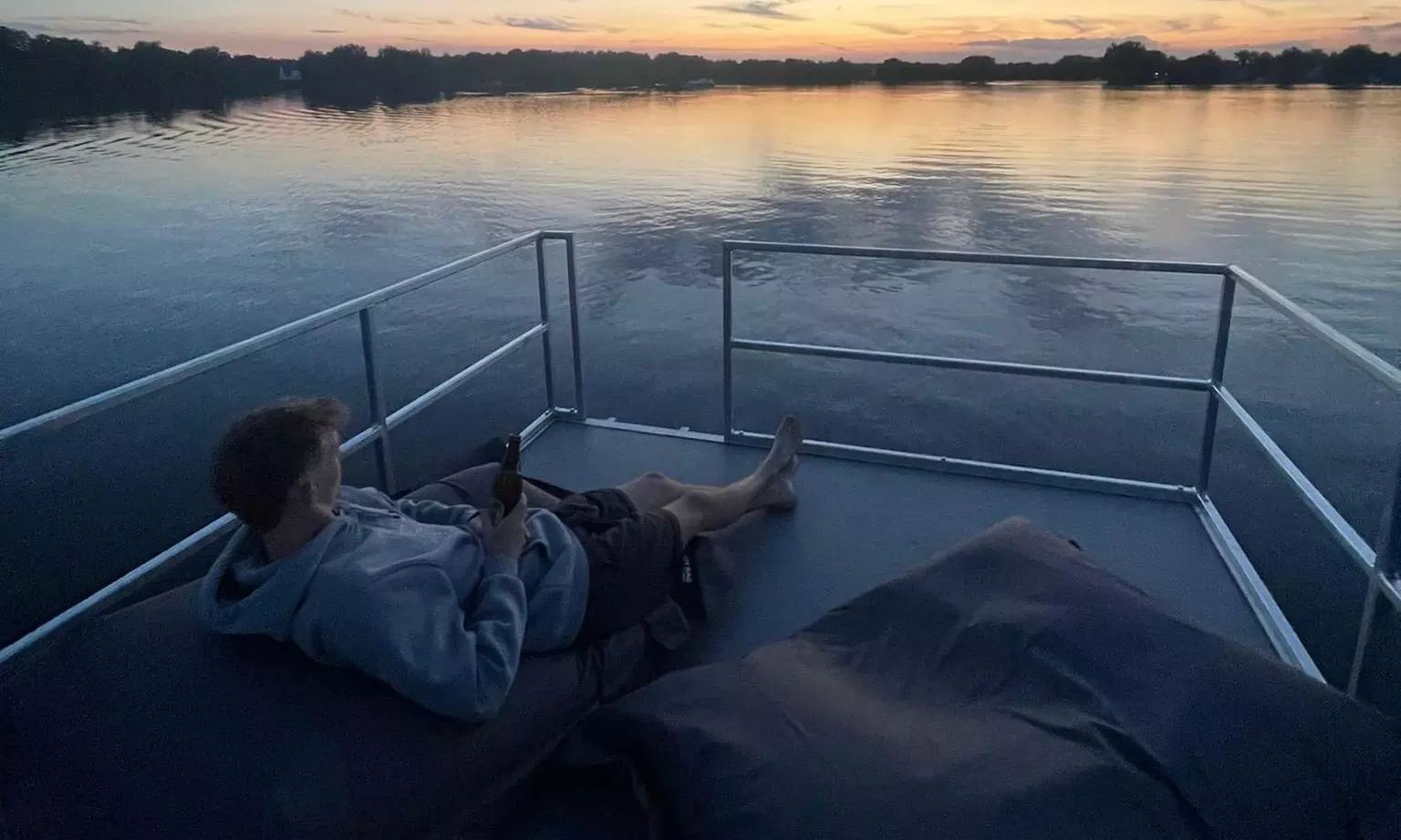 8 Std. Grillboot mieten in Berlin für bis zu 14 Personen (Mo-Do)