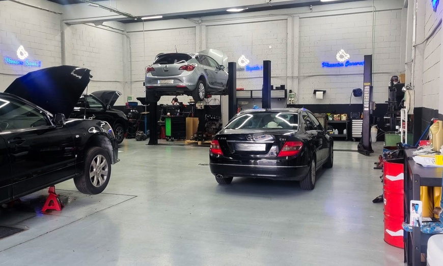 Image 8: Cambio de aceite 10w40 y filtros a elegir con revisión pre-ITV