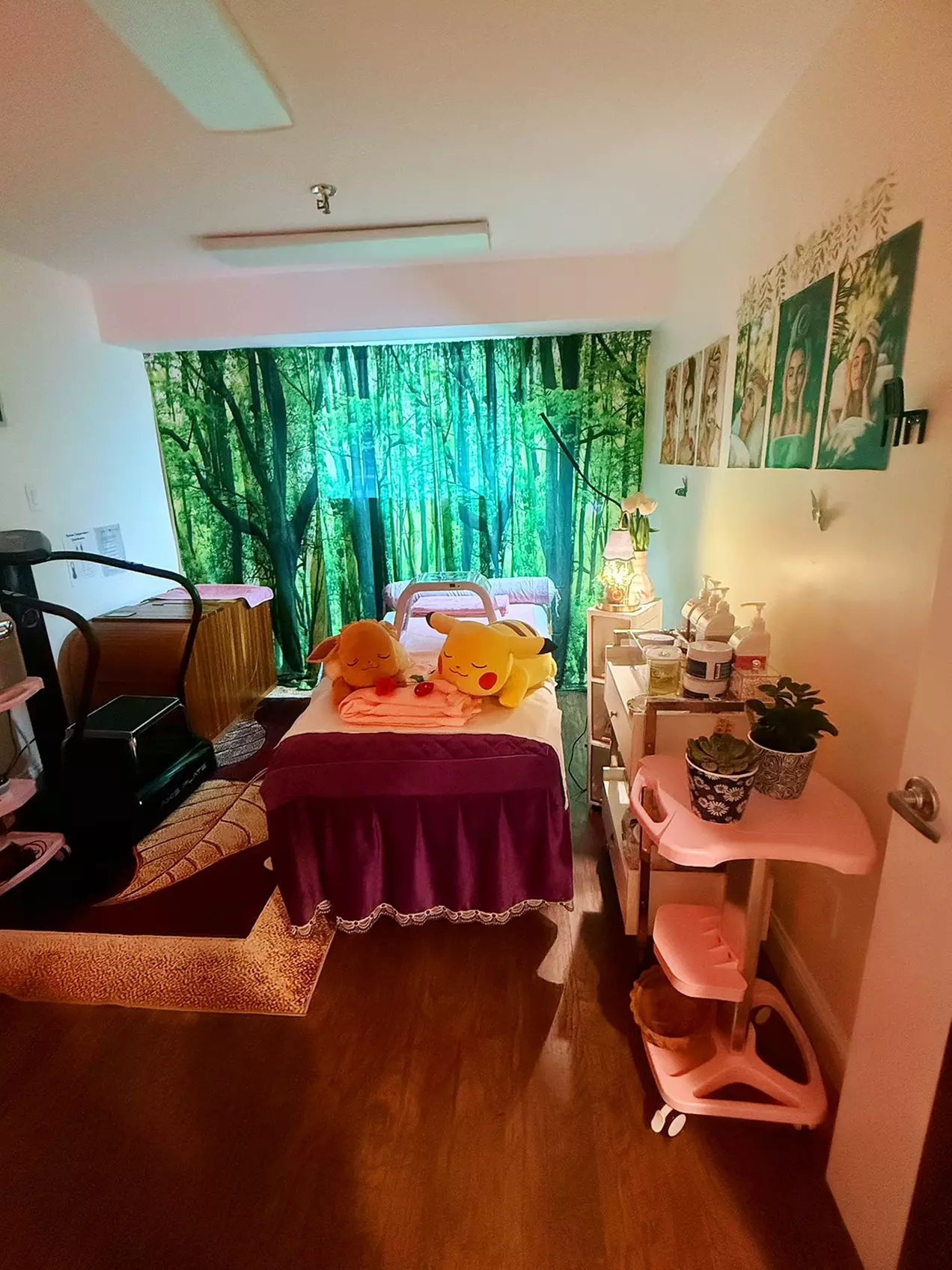 Up to 30 Min Swedish Massage + 60 Relaxation Facial & A Glass Red Wine