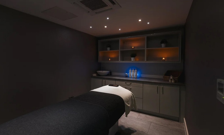 Image 4: Spa Experience w/ Treatment, Prosecco & Robe & Slippers For 1 Or 2 