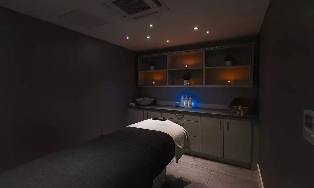 Spa Experience w/ Treatment, Prosecco & Robe & Slippers For 1 Or 2