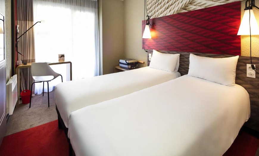 Image 4: Lille : chambre double standard avec petit-déjeuner et vin/bière  