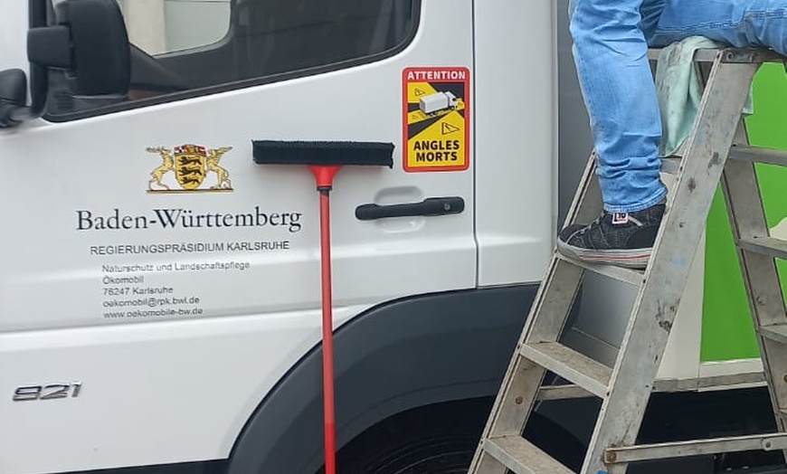 Image 11: Premium-Innen- oder Außenreinigung für verschiedene Fahrzeugarten