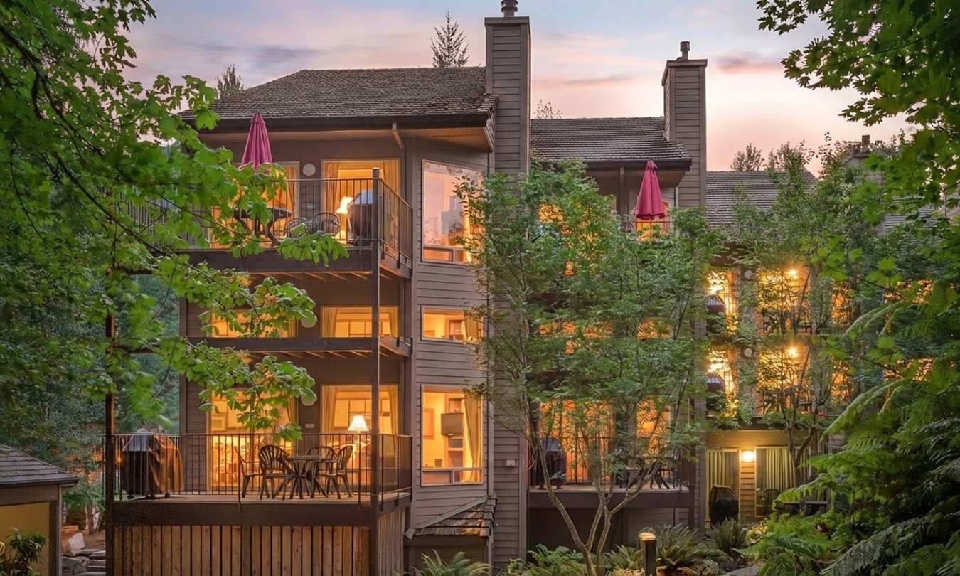 Mountain Resort Near Mt. Hood with Pool, Hot Tub & Golf Course Access