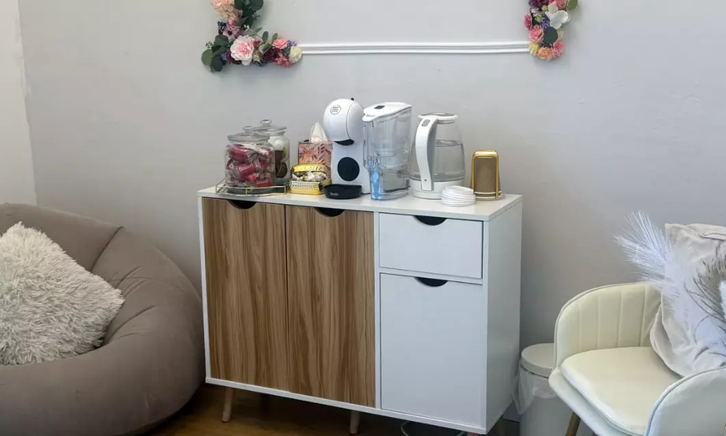 Deep Facial Cleanse + RF or LED Therapy with Face & Lip Hydration