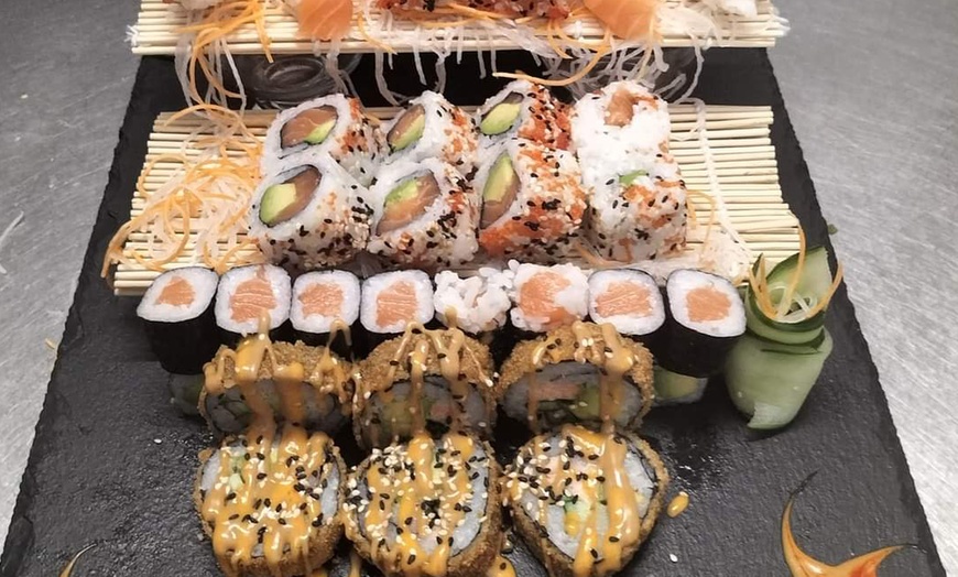 Image 5: Sushi-Genuss im Großformat: XXL Sushi Platte für 2 oder 4 Personen