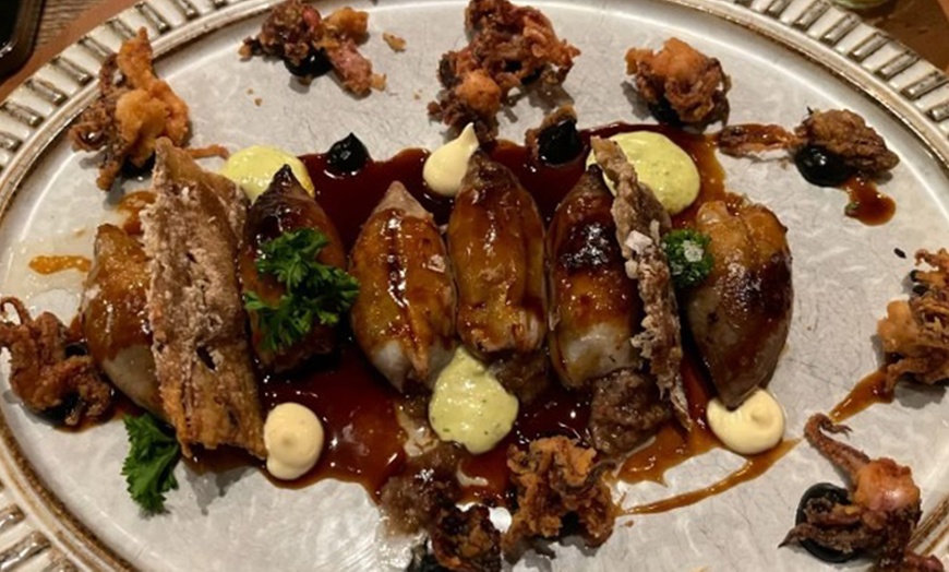 Image 19: Menú mediterráneo con postre y bebida o botella de vino para 2 o 4