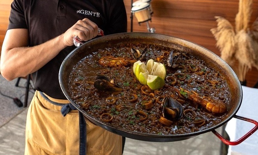 Image 7: Paella para 2 o 4 personas con entrante, postre y bebida
