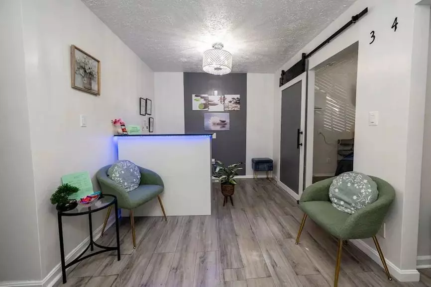 60/ 90-Min Swedish Massage, Aromatherapy & Oils, and Hot Stone Massage