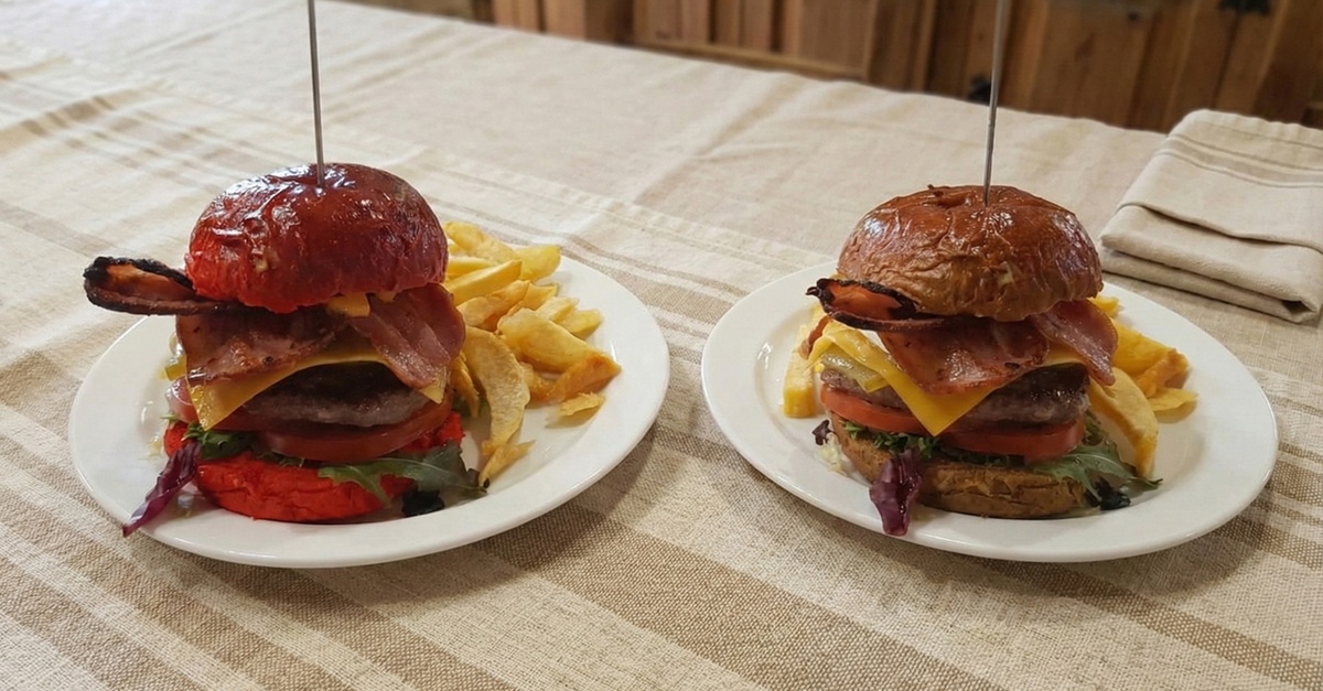 Menú de hamburguesa con postre y bebida para 2 o 4 personas en Madrid