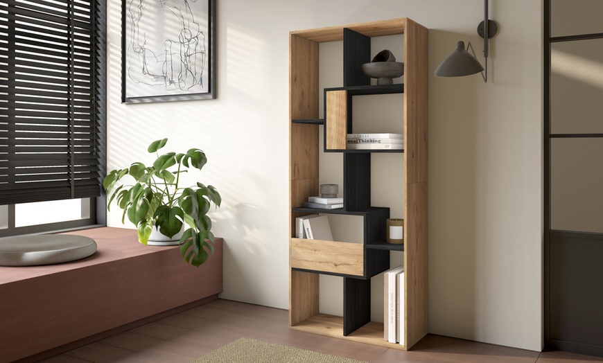 Image 40: Bibliothèque au design ludique