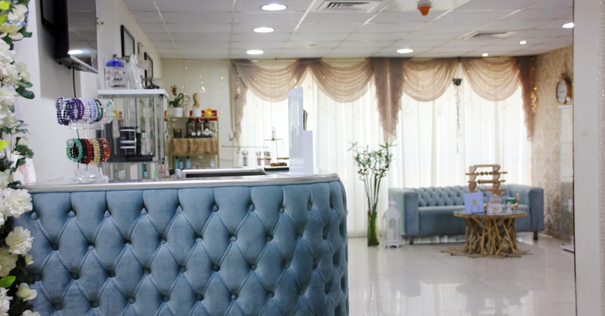 Glow & Go: Hair Wash, Cuts, Blow-Dry, Colour & Highlights Glow & Go: Hair Wash, Cuts, Blow-Dry, Colour & Highlights