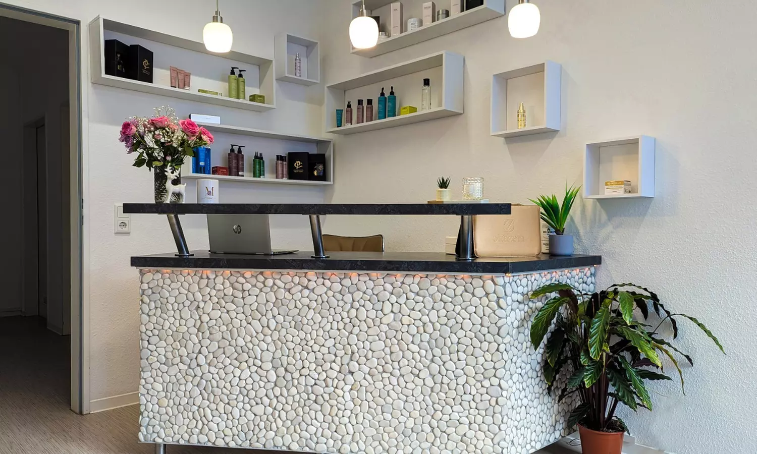 Klassische Gesichtsbehandlung oder Aqua-Facial, opt. mit Massage