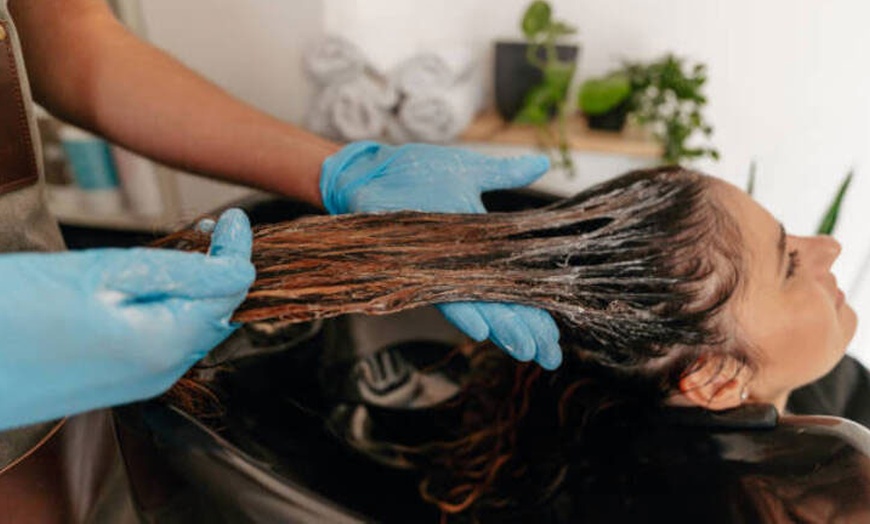 Image 2: Pelo a la última: corte, peinado y opción a tinte o mechas de raíz
