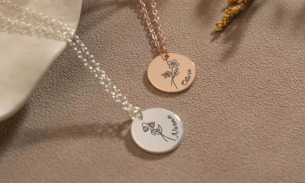 Personalisierte Blütenkette oder Halskette mit Blumenscheibe