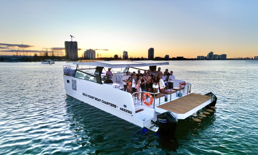 Image 5: 2.5 or 2-Hour Gold Coast Sunset Party Bar Cruise w/Optional Heated Spa