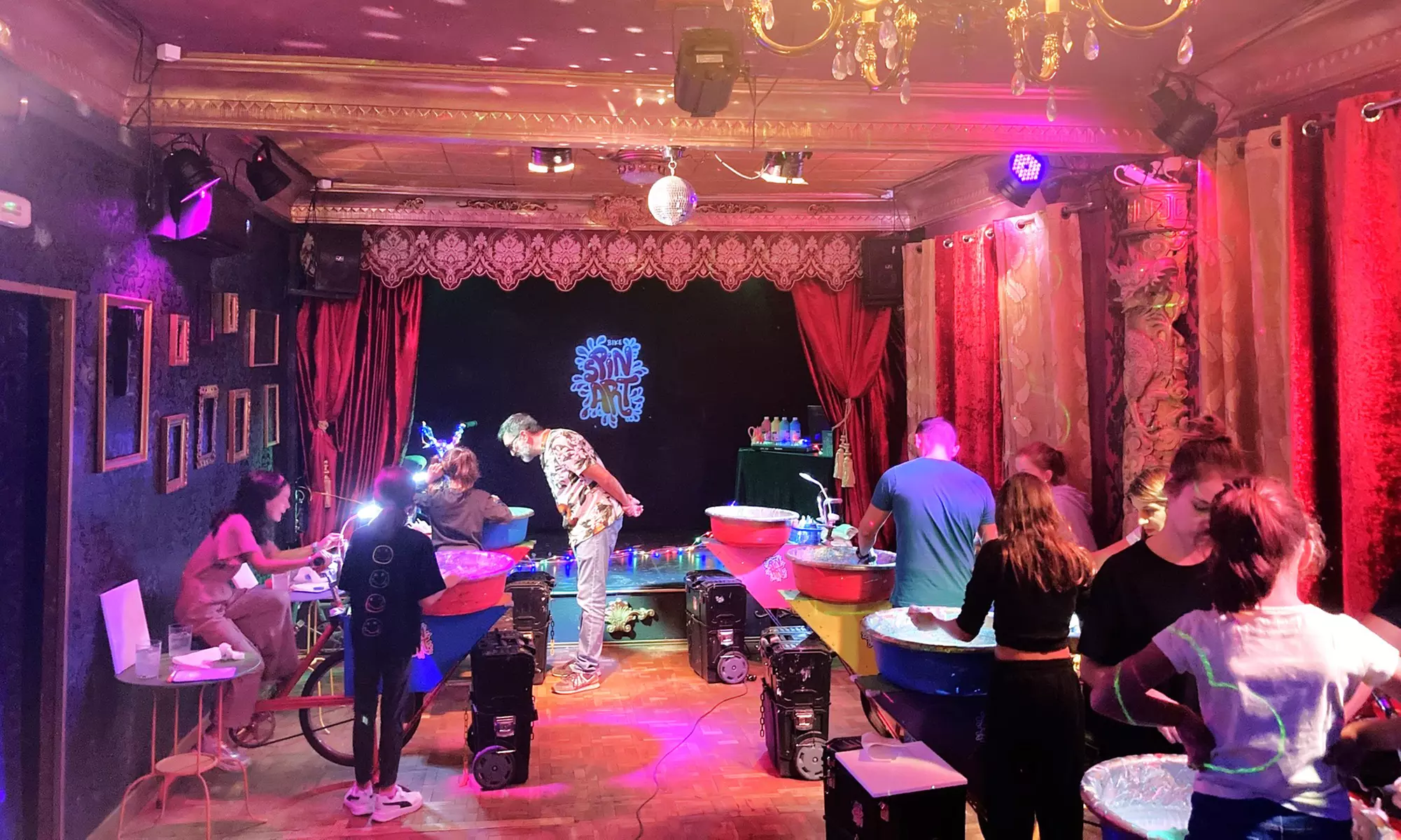 Pedalea y pinta: taller creativo BikeSpinArt para hasta 4 personas