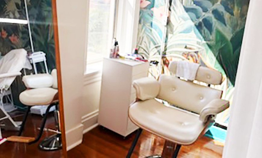 Image 4: Classic Hybrid or Volume Eyelash Extensions w/w/o Two Week Fills