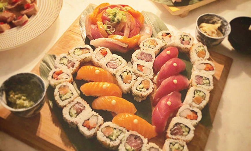 Image 6: 30 Piece Sushi Platter w/ Starter & Drinks for Two or Four 