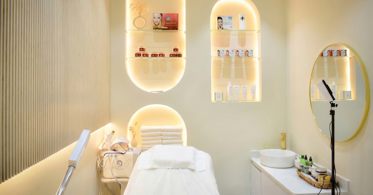 Premium Ladies Facials: Gold, Whitening, Dr Renaud, Hydrafacial Premium Ladies Facials: Gold, Whitening, Dr Renaud, Hydrafacial