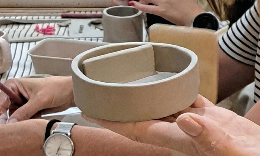 Image 11: Taller de cerámica de 2 h a elegir entre modelado o pintura
