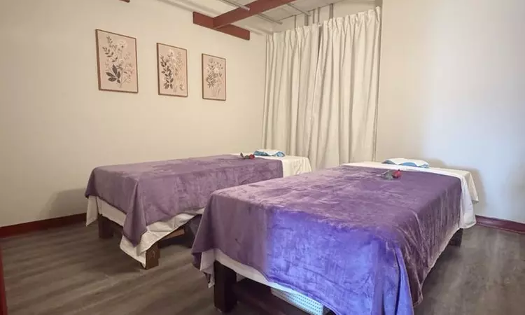 Get 60, or 90 Min Solo or Couples Massage w/ Aromatherapy & Hotstones 