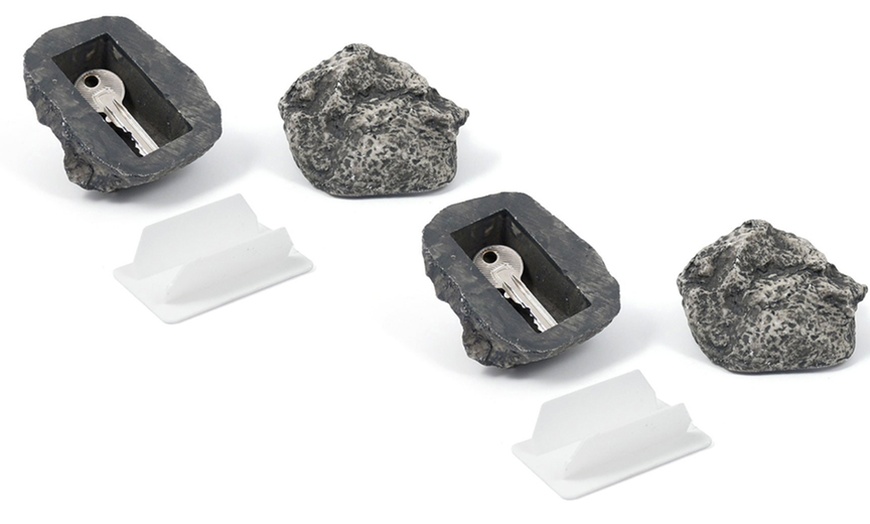 Image 5: Outdoor Rock-Shaped Key Holder