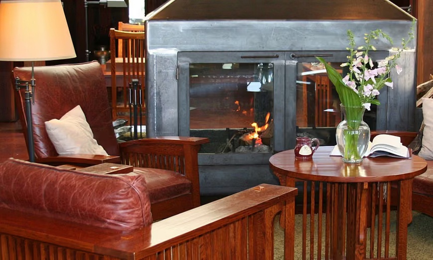 Image 4: Relax in spa-inspired luxury on the Mendocino Coast